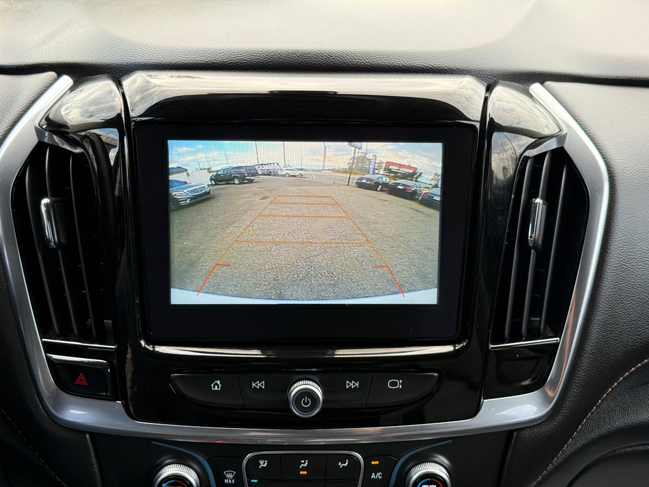 Used 2019 Chevrolet Traverse LT image 24
