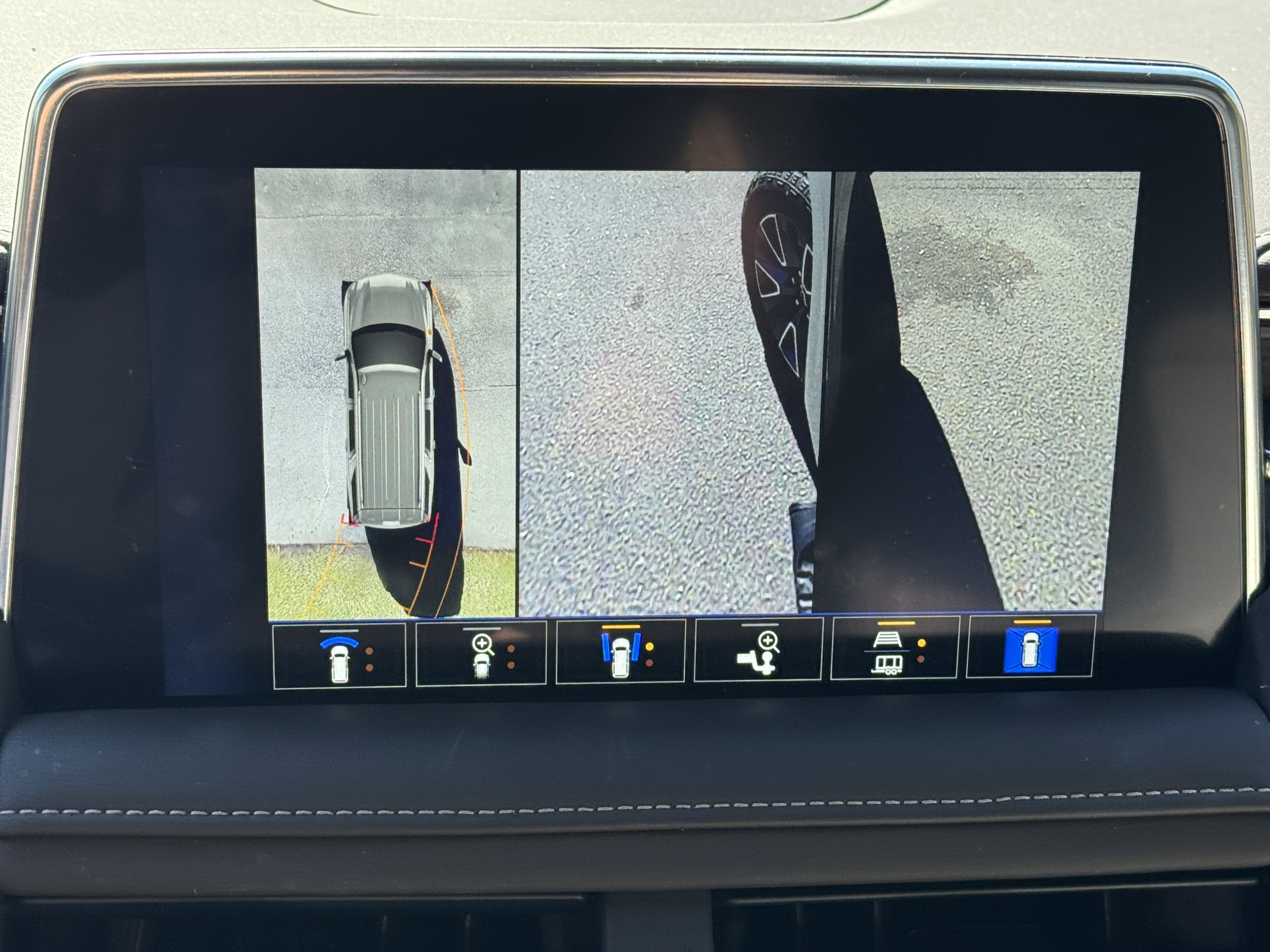 Used 2023 Chevrolet Tahoe Z71 w/ Luxury Package image 35