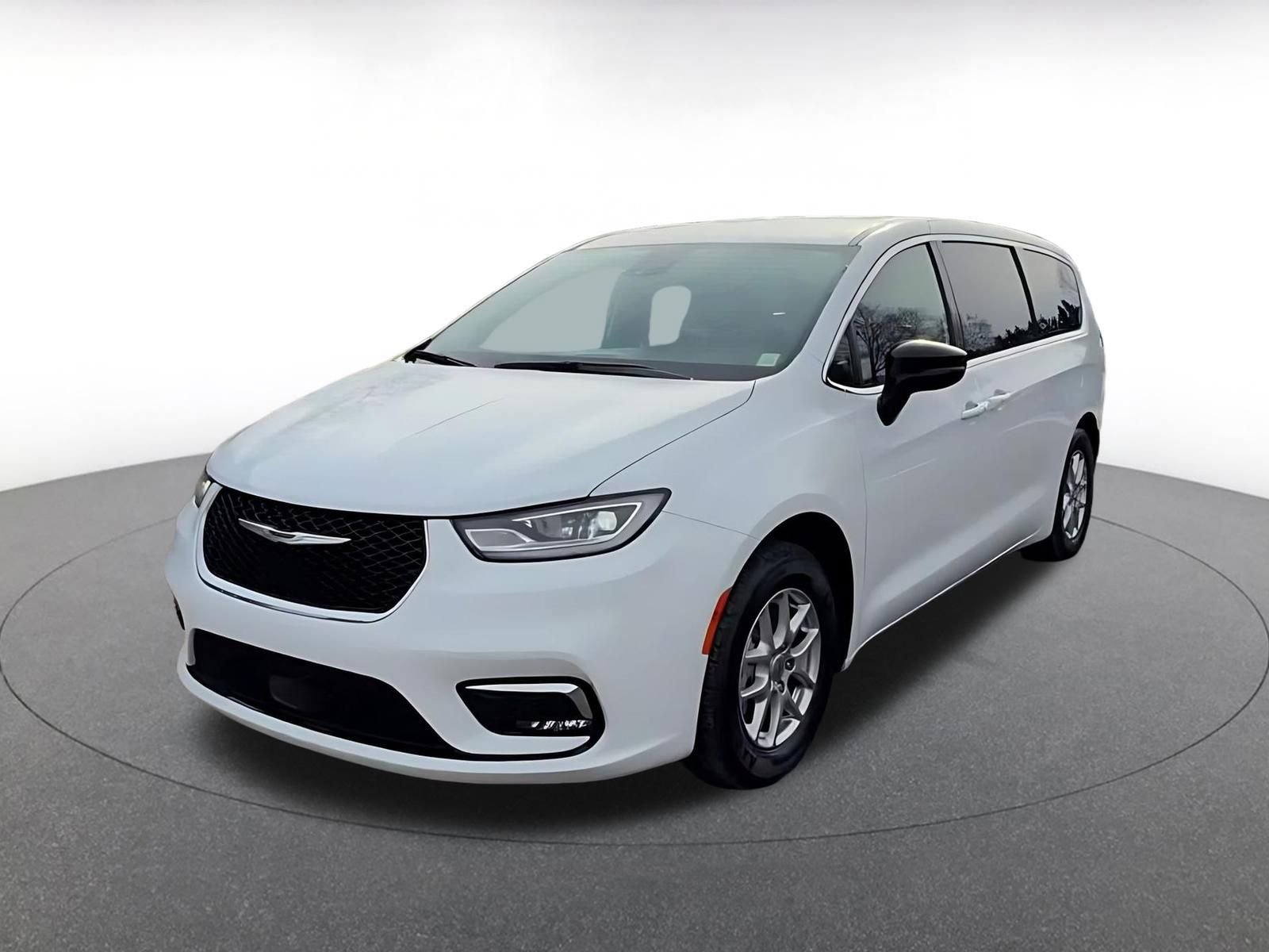 Used 2025 Chrysler Pacifica Select image 7