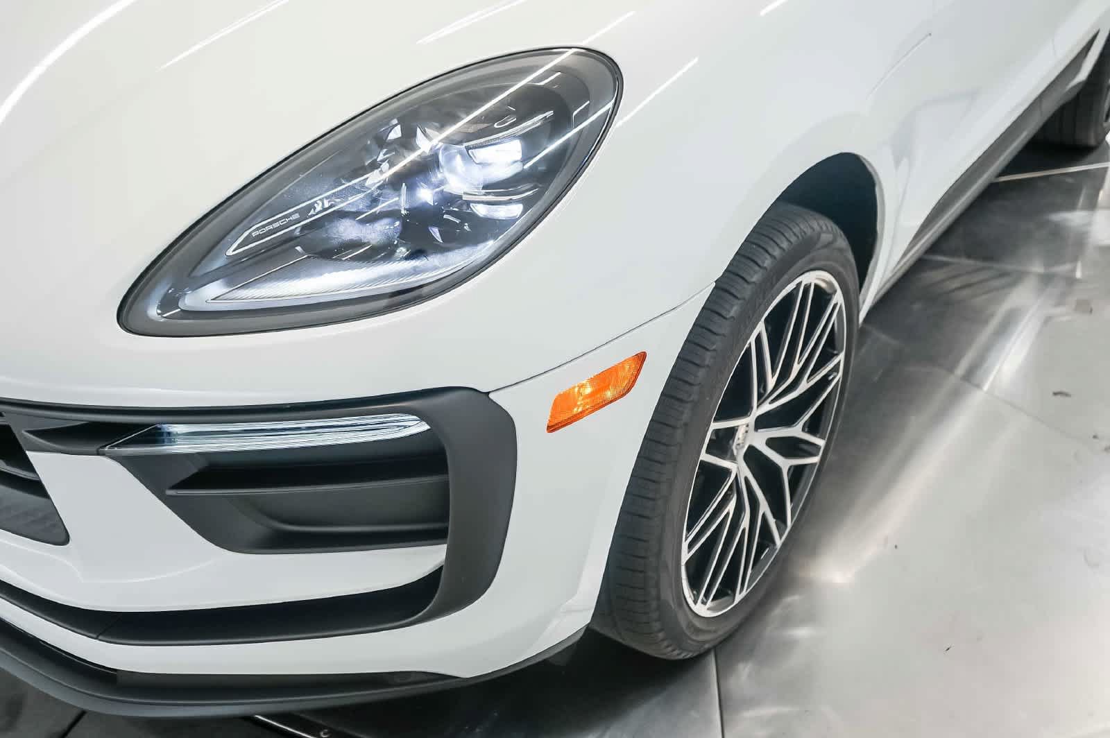 Certified 2026 Porsche Macan AWD/4WD image 16
