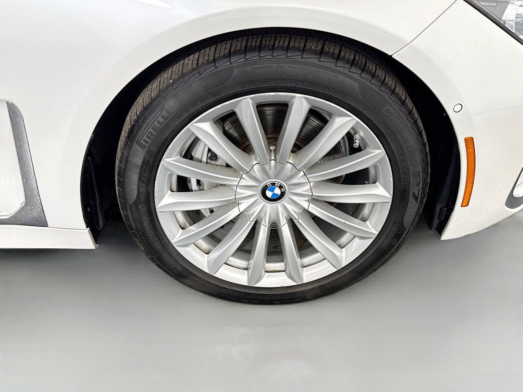 Used 2022 BMW 740i image 32