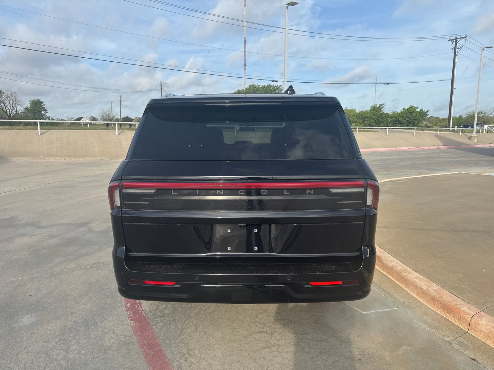 Used 2025 Lincoln Navigator Reserve image 6