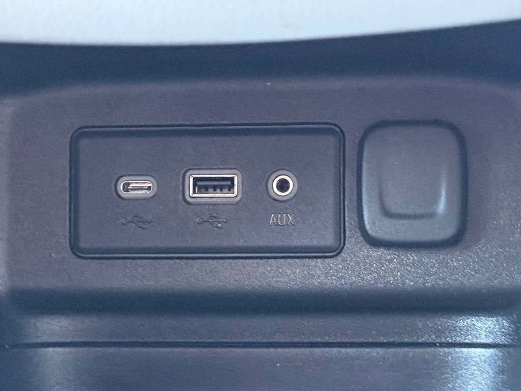 Used 2021 Chevrolet Equinox LS w/ LPO, Blackout Package FWD image 25