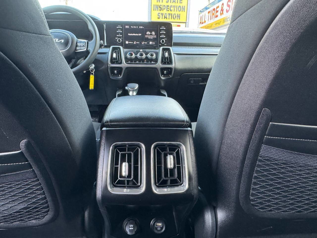 Used 2023 Kia Sorento LX image 15