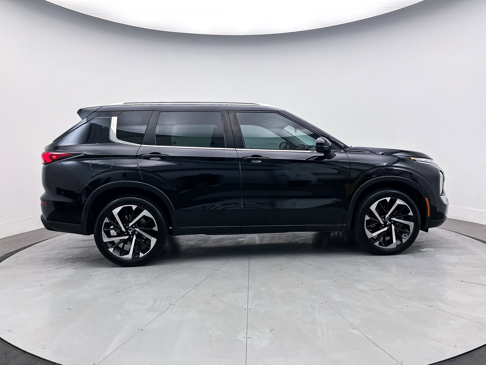 Used 2022 Mitsubishi Outlander ES image 37