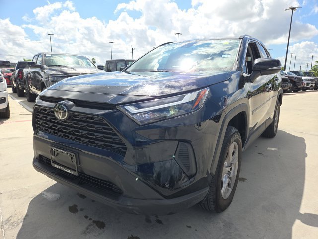 Used 2025 Toyota RAV4 XLE w/ Convenience Package FWD image 3