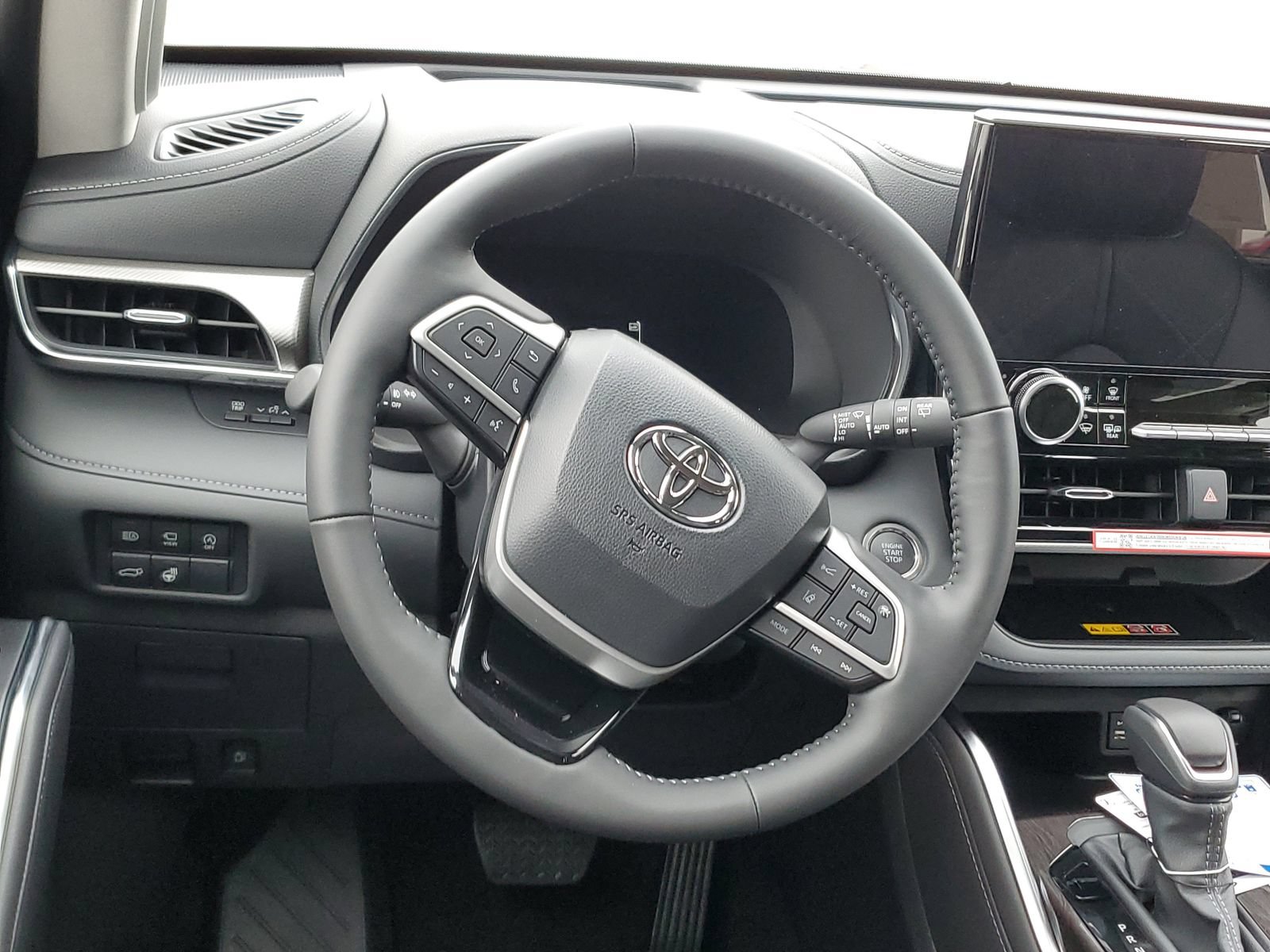 New 2026 Toyota Highlander Platinum AWD/4WD image 10