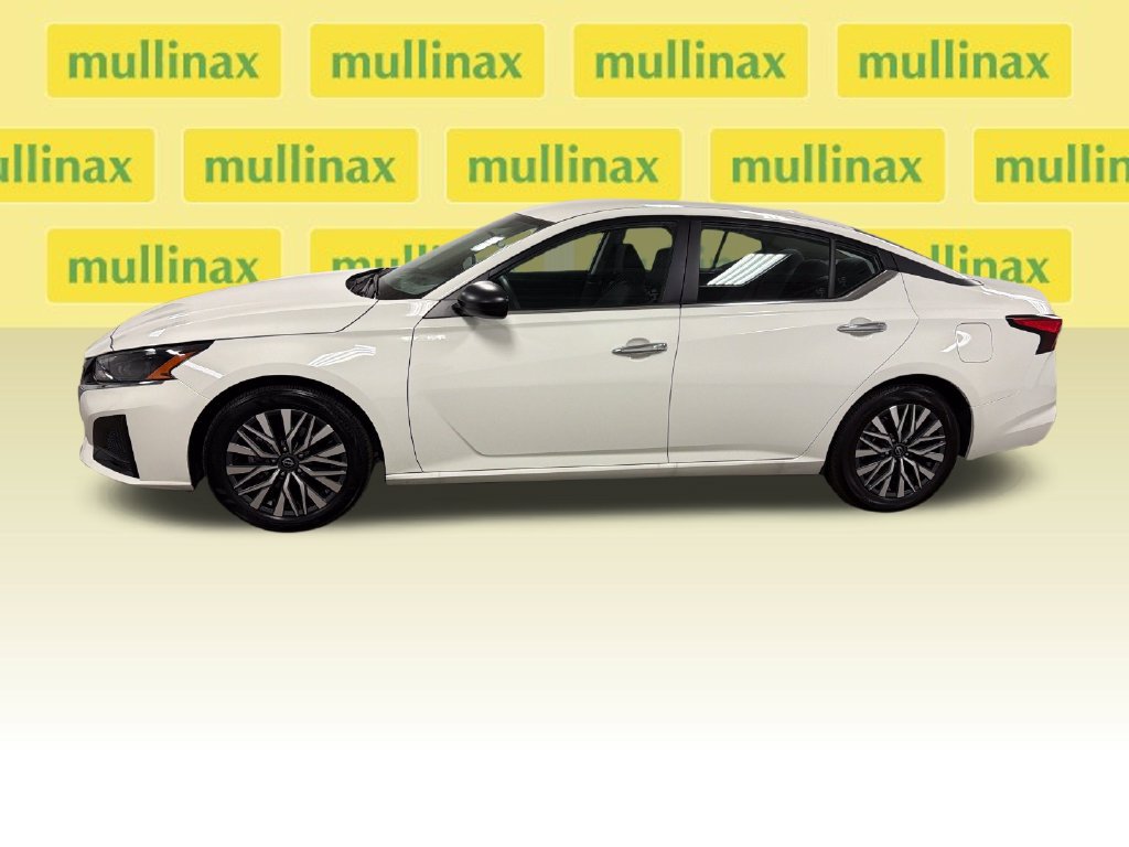Used 2025 Nissan Altima 2.5 SV FWD image 8