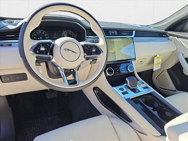 New 2025 Jaguar F-PACE R-Dynamic S image 13