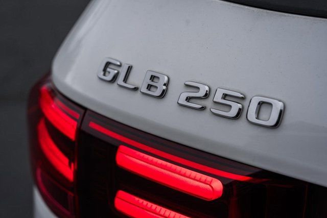 Certified 2025 Mercedes-Benz GLB 250 4MATIC image 9