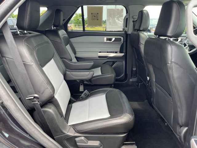 Used 2024 Ford Explorer XLT w/ Equipment Group 202A AWD/4WD image 34