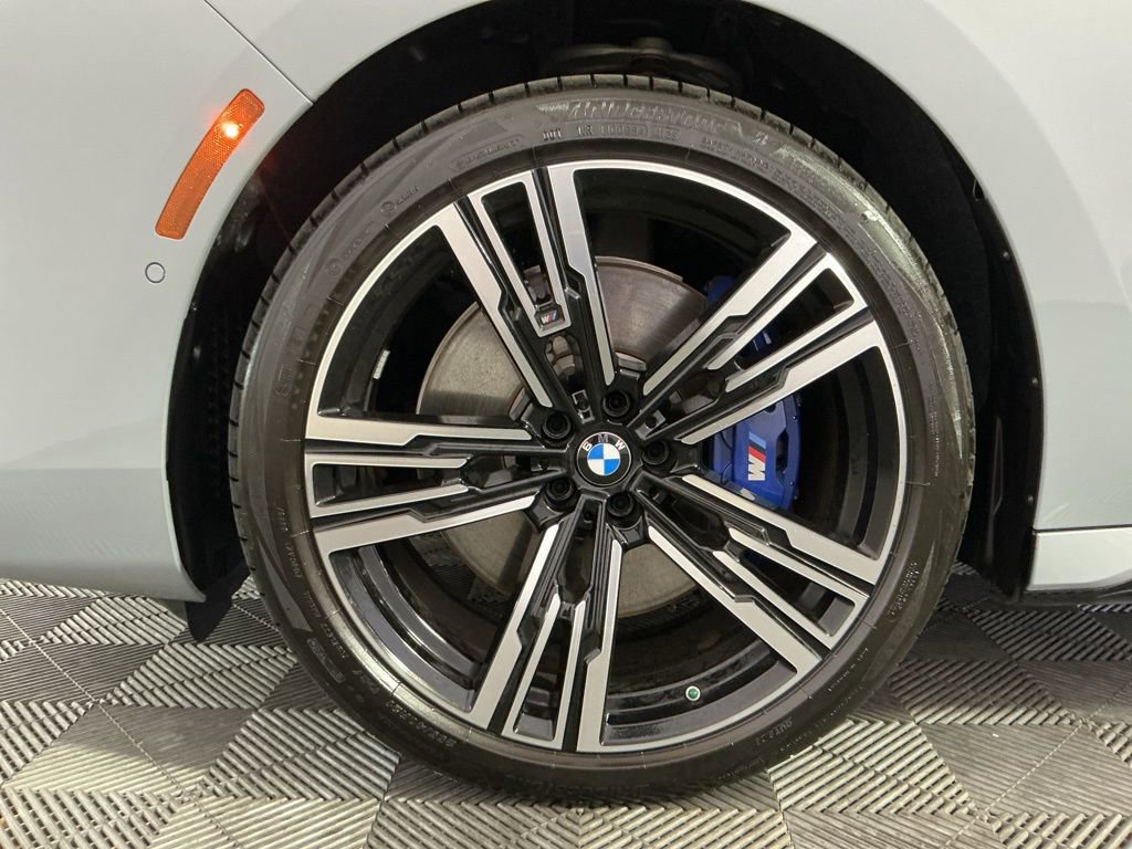 Certified 2025 BMW 740i w/ Premium Package image 32