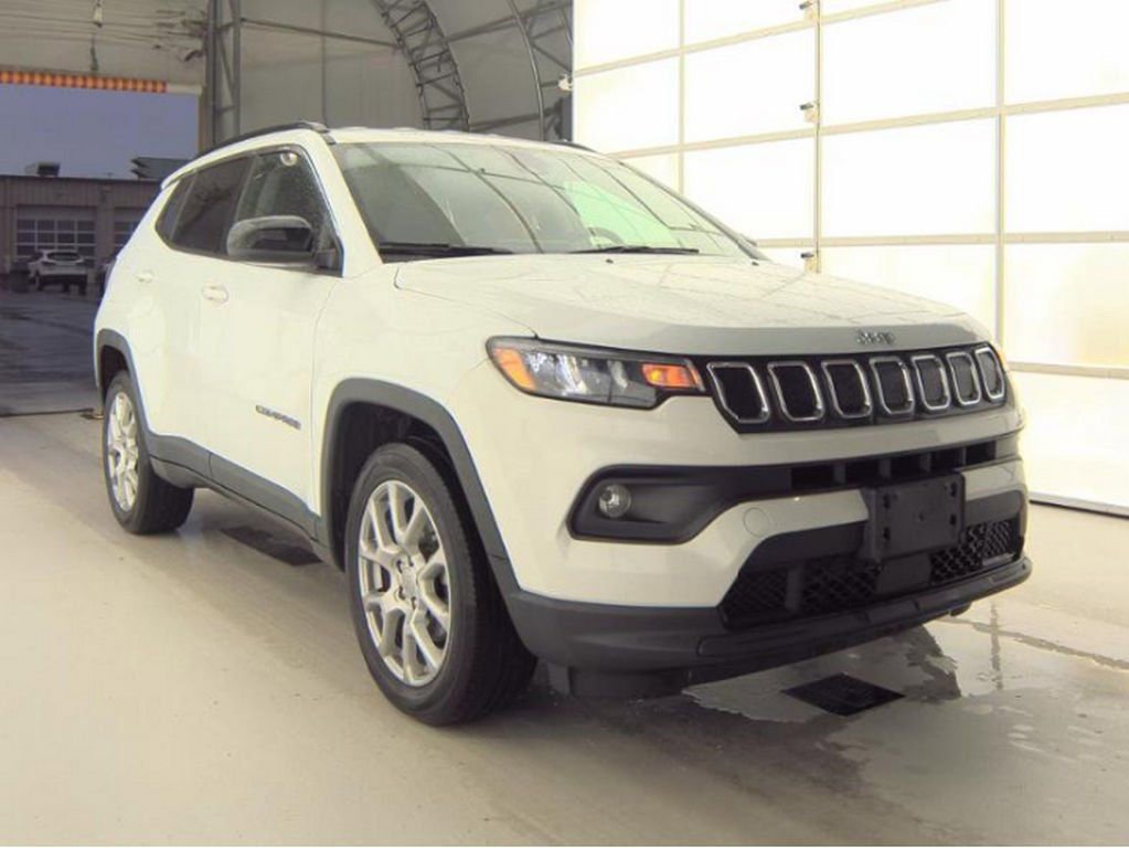 Used 2022 Jeep Compass Latitude image 4