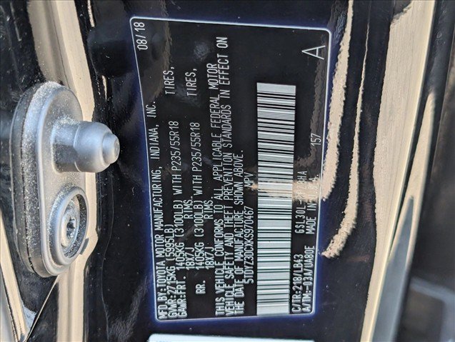 Used 2019 Toyota Sienna Limited Premium w/ Carpet Mat Package FWD image 23
