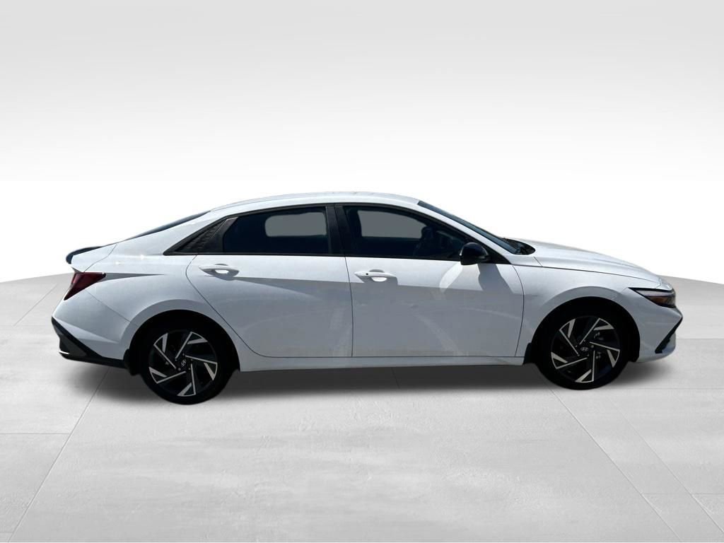 Used 2025 Hyundai Elantra Sport FWD image 6