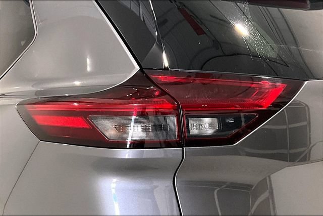 Used 2023 Nissan Rogue SL AWD/4WD image 48