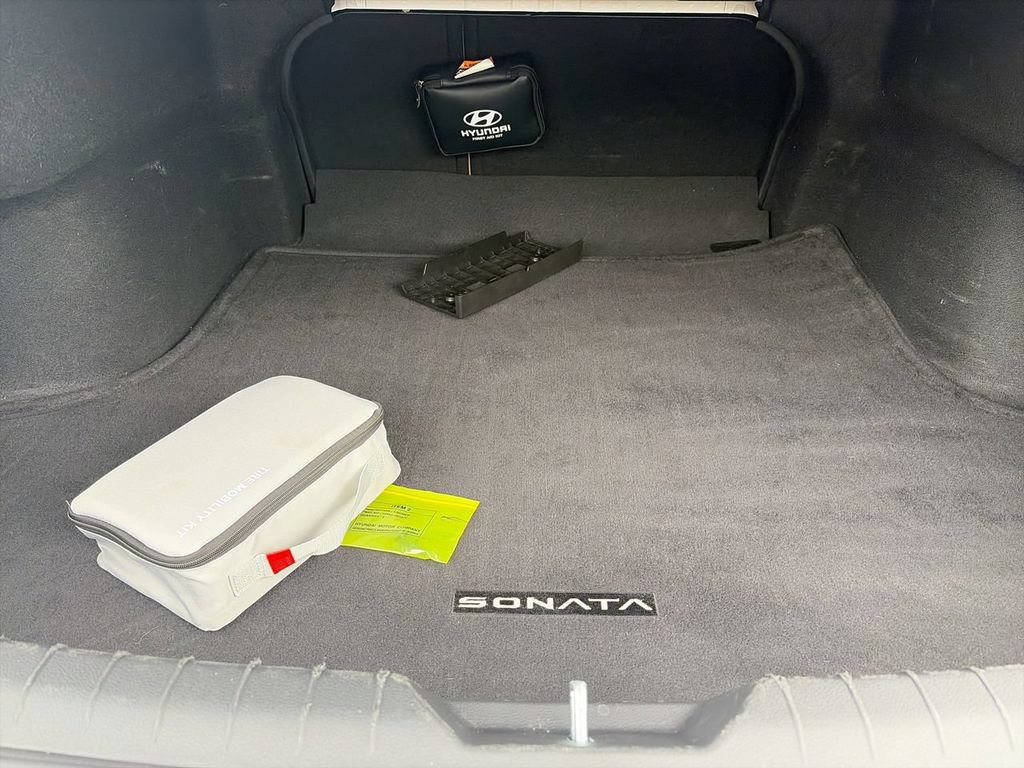 Used 2025 Hyundai Sonata Limited FWD image 7