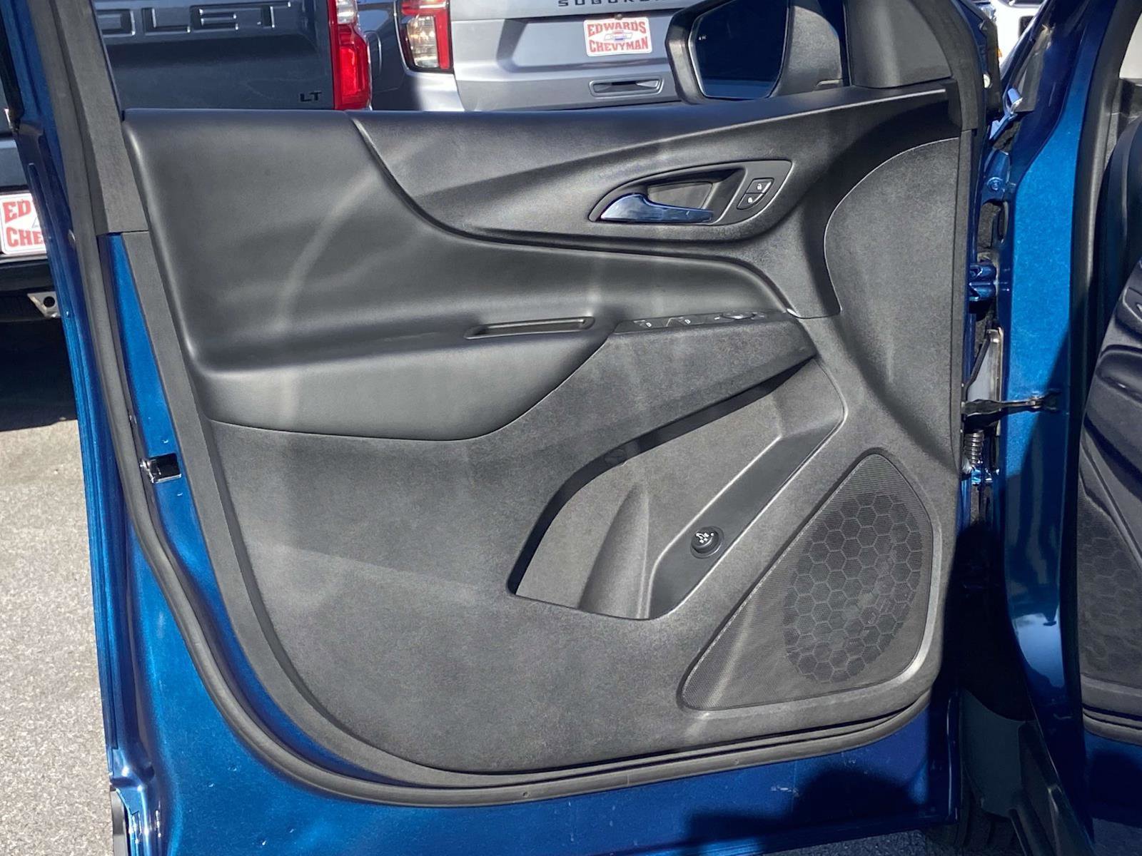 Used 2020 Chevrolet Equinox LT w/ Driver Convenience Package image 7