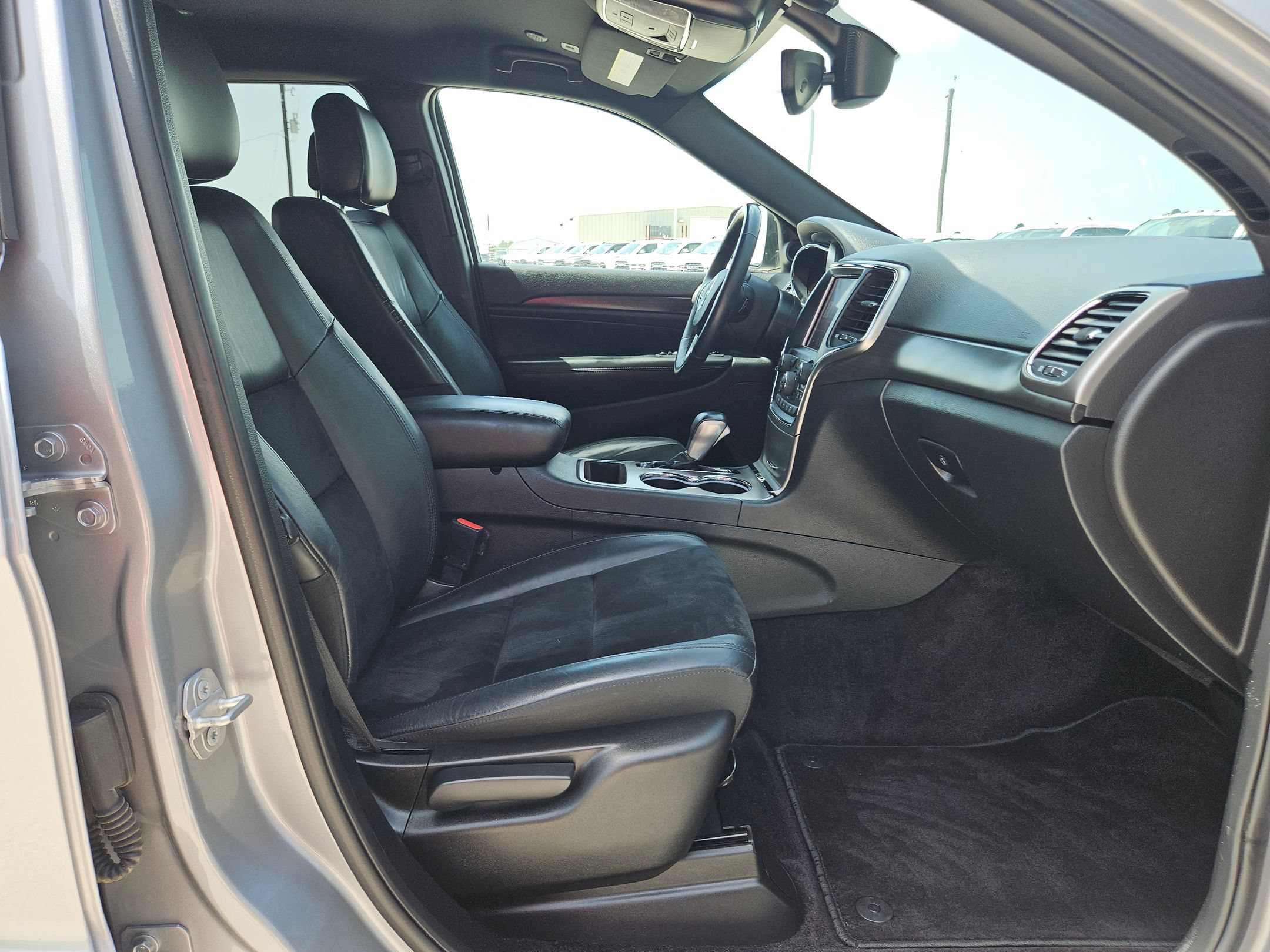 Used 2018 Jeep Grand Cherokee Altitude RWD image 27