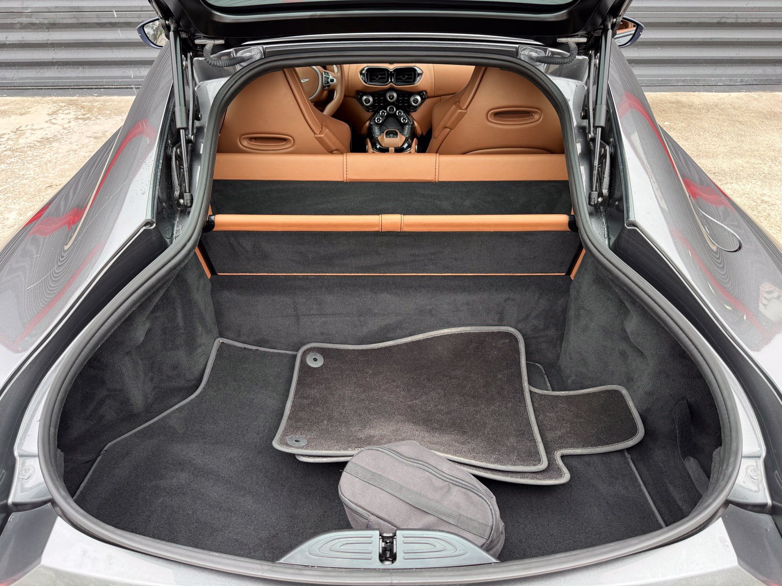 Used 2020 Aston Martin V8 Vantage Coupe RWD image 19