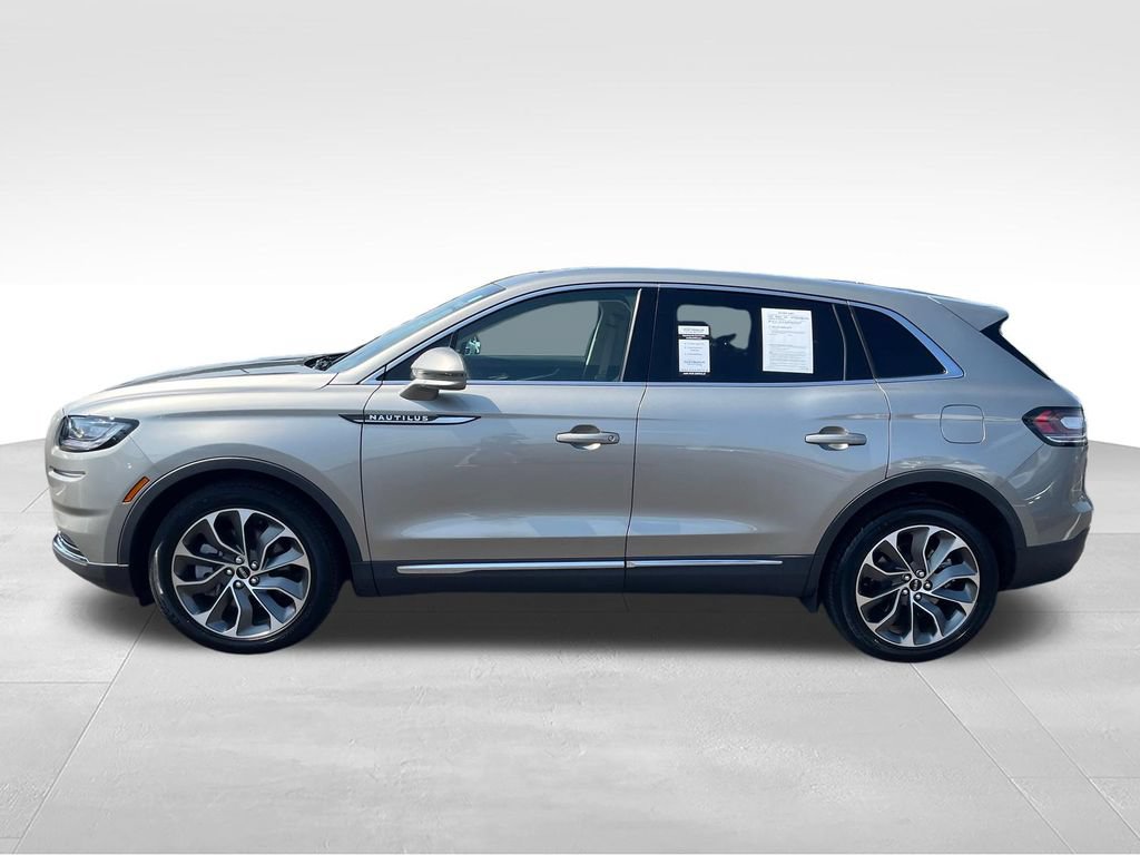 Used 2023 Lincoln Nautilus Reserve AWD/4WD image 2