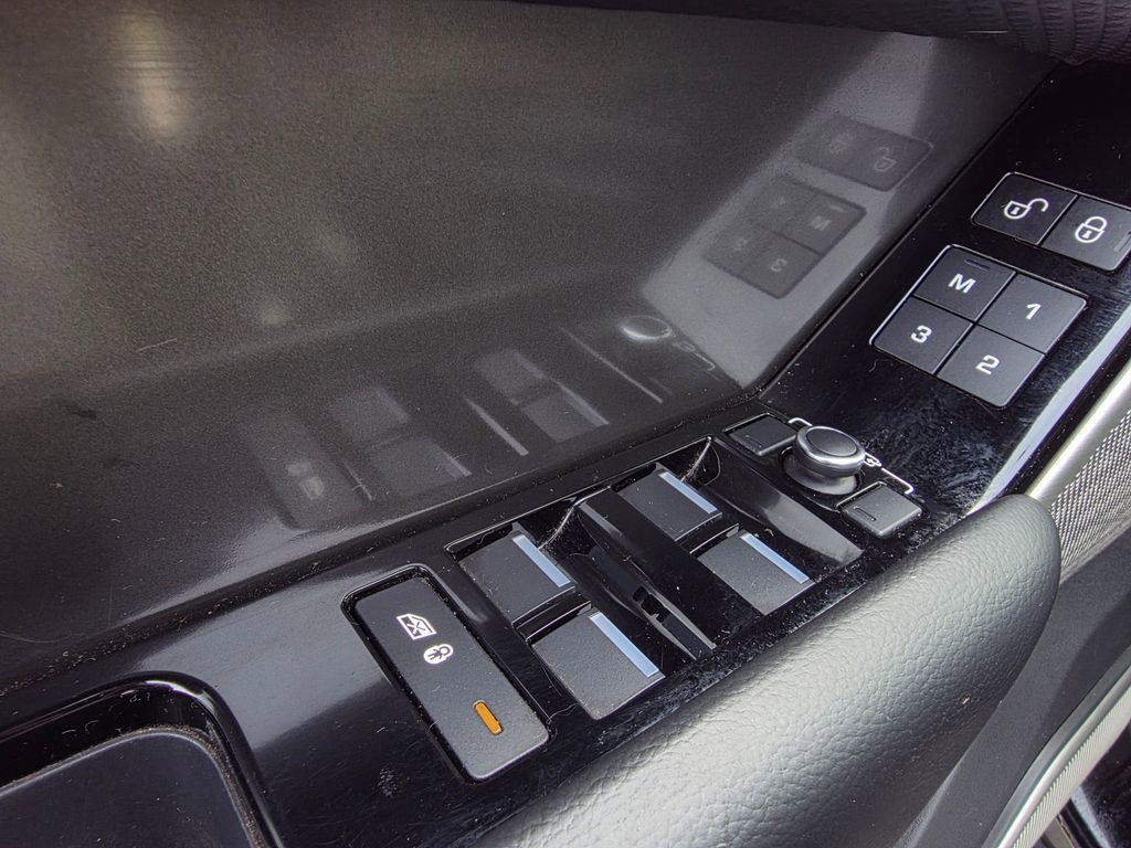 Used 2018 Land Rover Range Rover Velar S image 12
