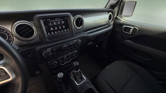 Used 2018 Jeep Wrangler Unlimited Sahara image 25