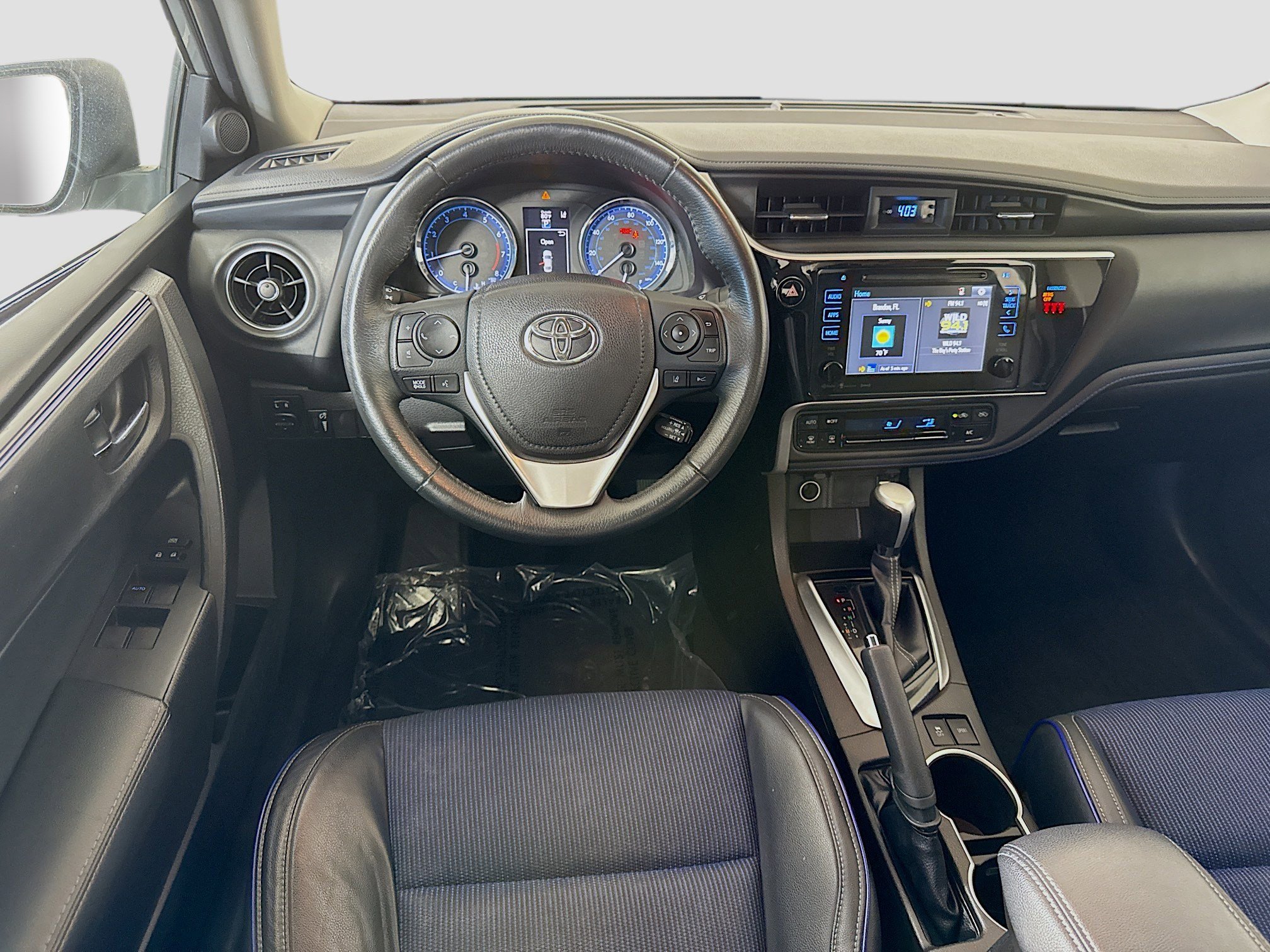 Used 2018 Toyota Corolla SE w/ SE Premium Package FWD image 17