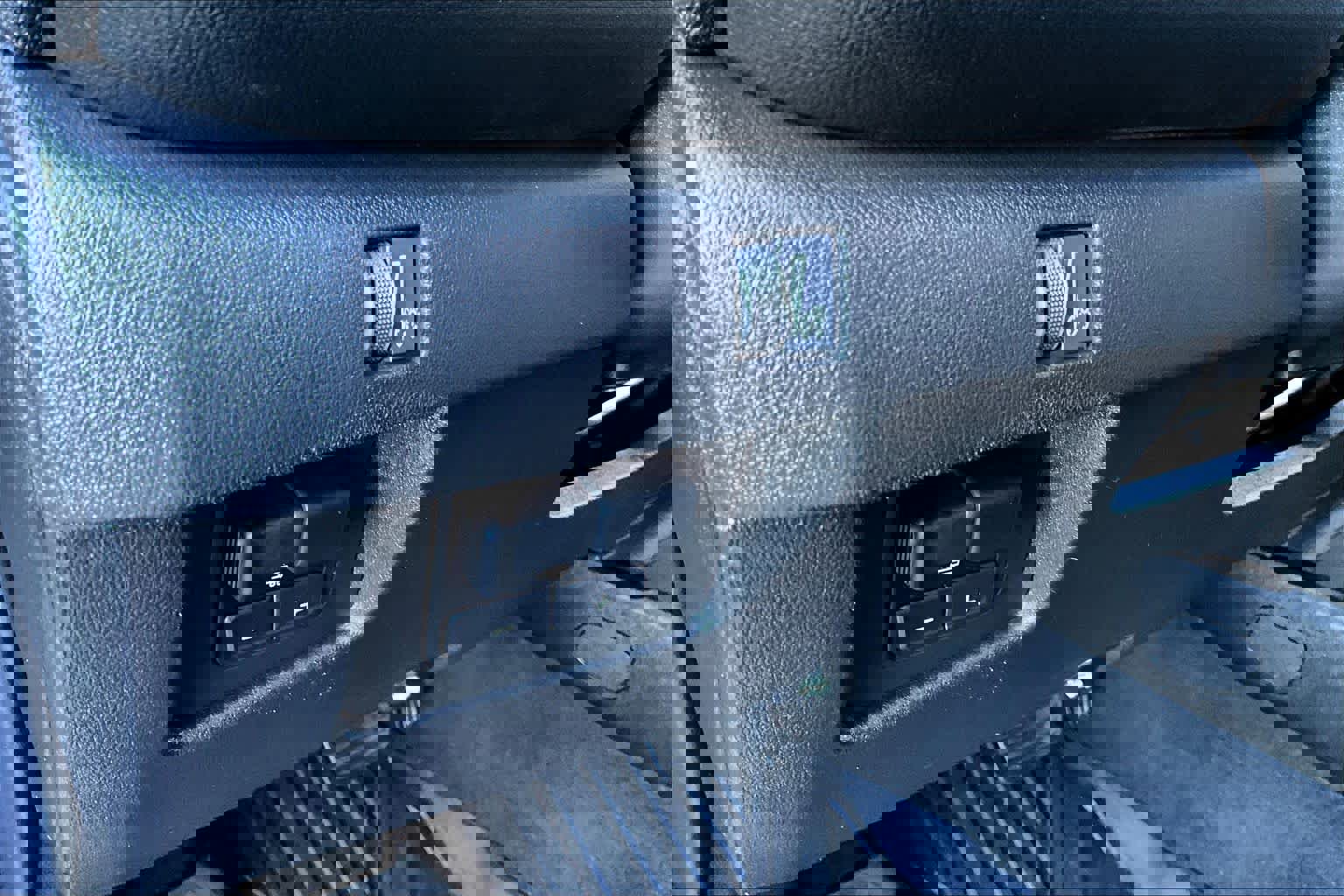 Used 2024 Chevrolet Colorado LT w/ LT Convenience Package III image 31