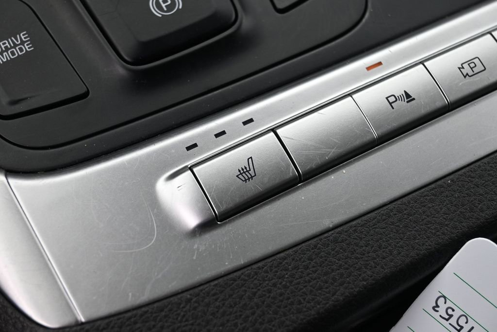 Used 2025 Kia Carnival FWD image 25