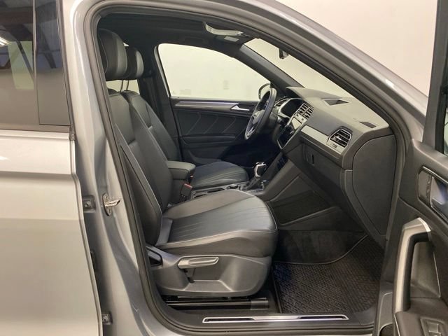 Used 2024 Volkswagen Tiguan SE R-Line AWD/4WD image 24