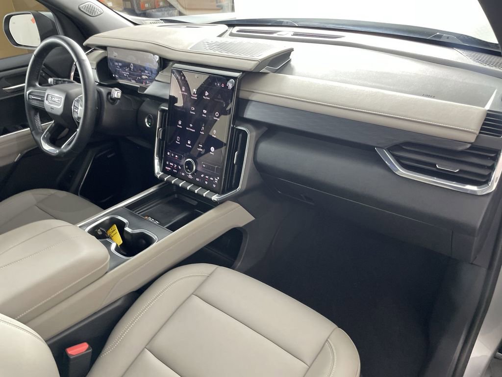 Used 2024 GMC Acadia Elevation image 28