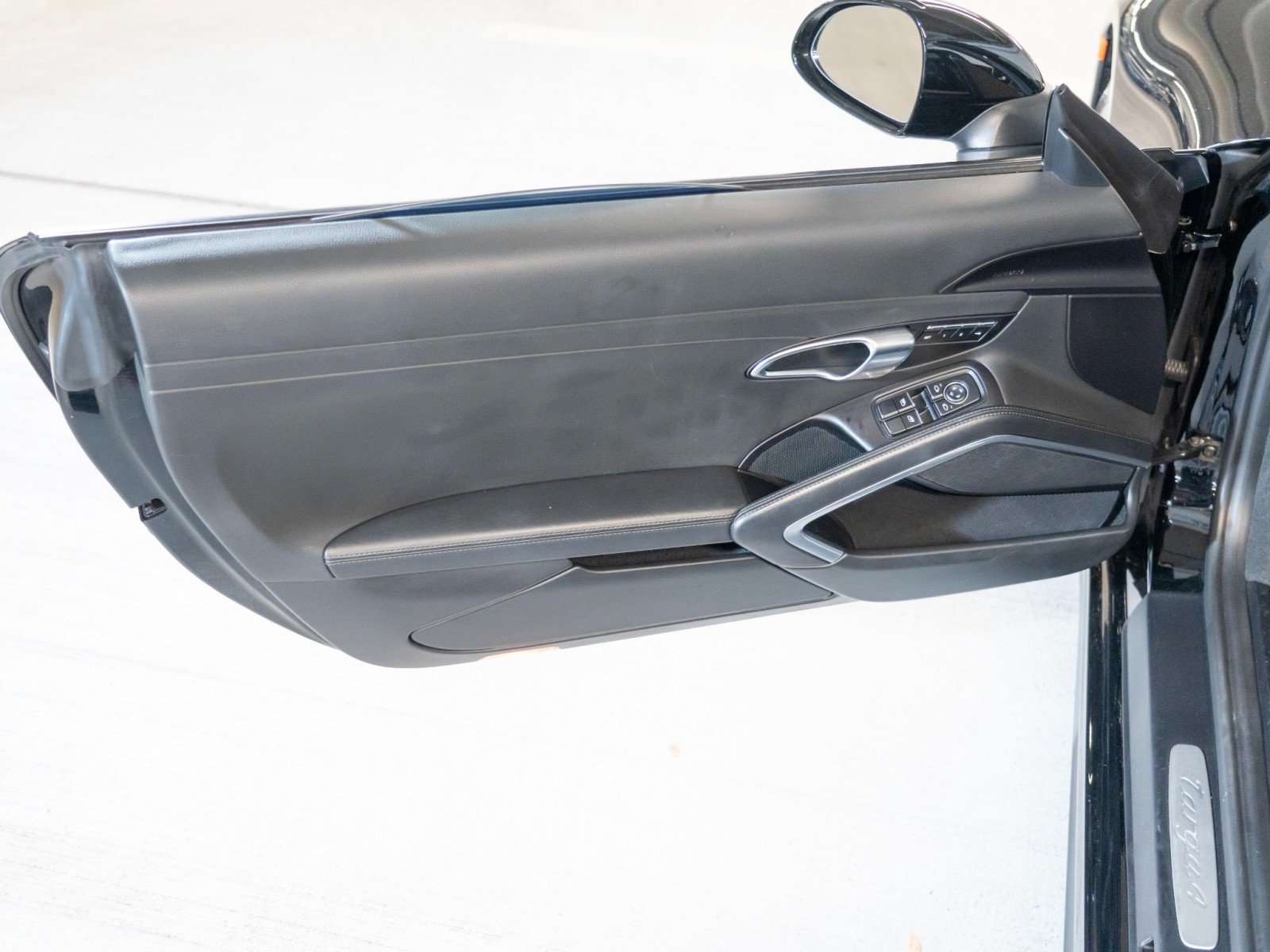 Certified 2018 Porsche 911 Targa 4 AWD/4WD image 17