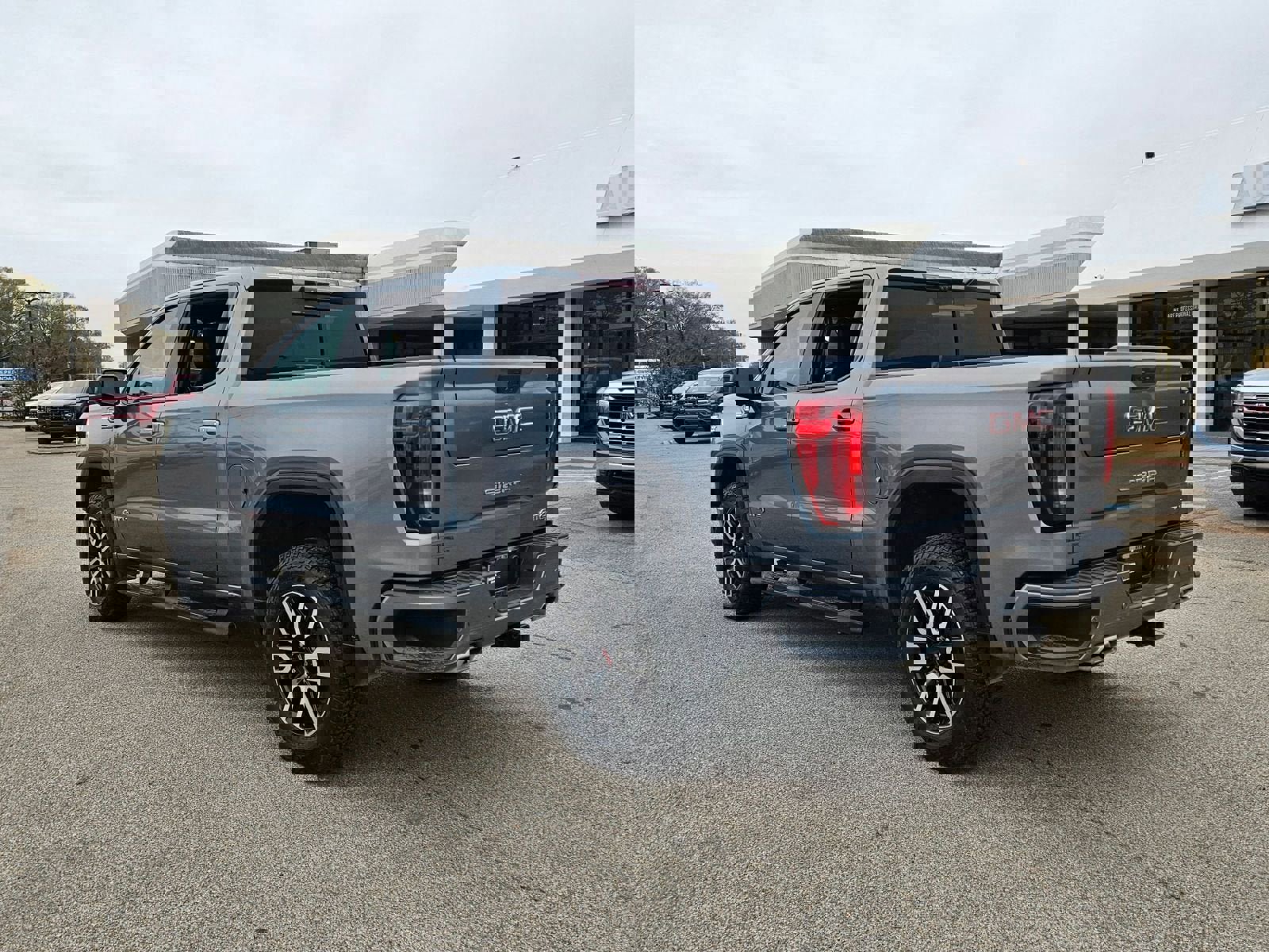 Used 2021 GMC Sierra 1500 AT4 w/ AT4 Premium Package image 3