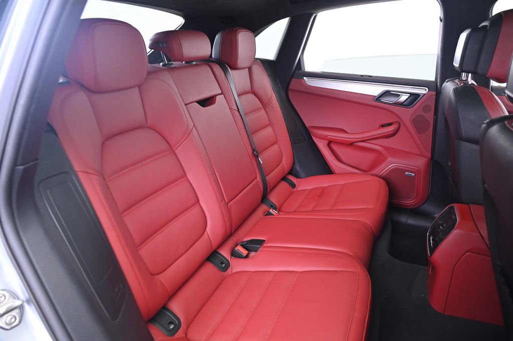 Certified 2021 Porsche Macan Turbo image 19
