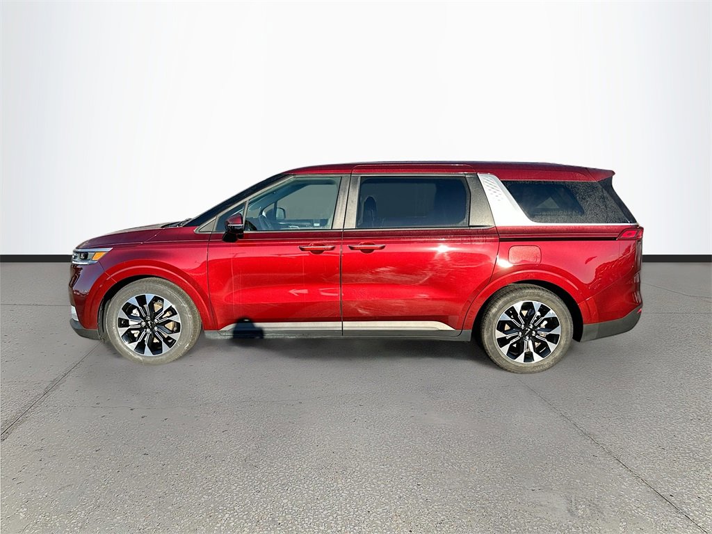 Used 2022 Kia Carnival EX image 4