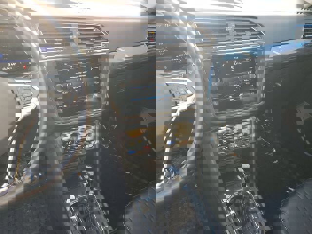 Used 2024 Volkswagen Tiguan SE image 24