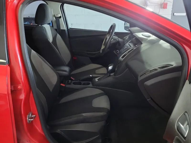 Used 2014 Ford Focus SE w/ SE Sport Package FWD image 8