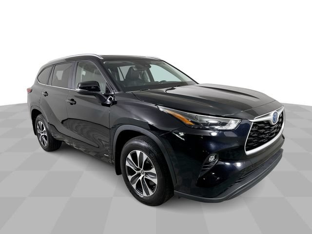 Used 2023 Toyota Highlander XLE AWD/4WD image 2