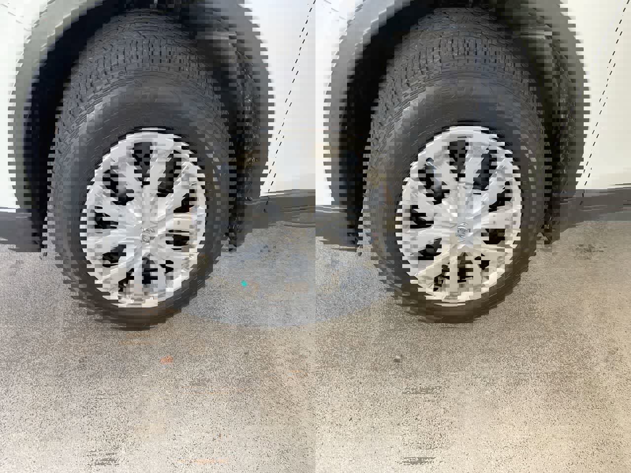 Used 2017 Nissan Rogue S w/ S Appearance Package AWD/4WD image 10