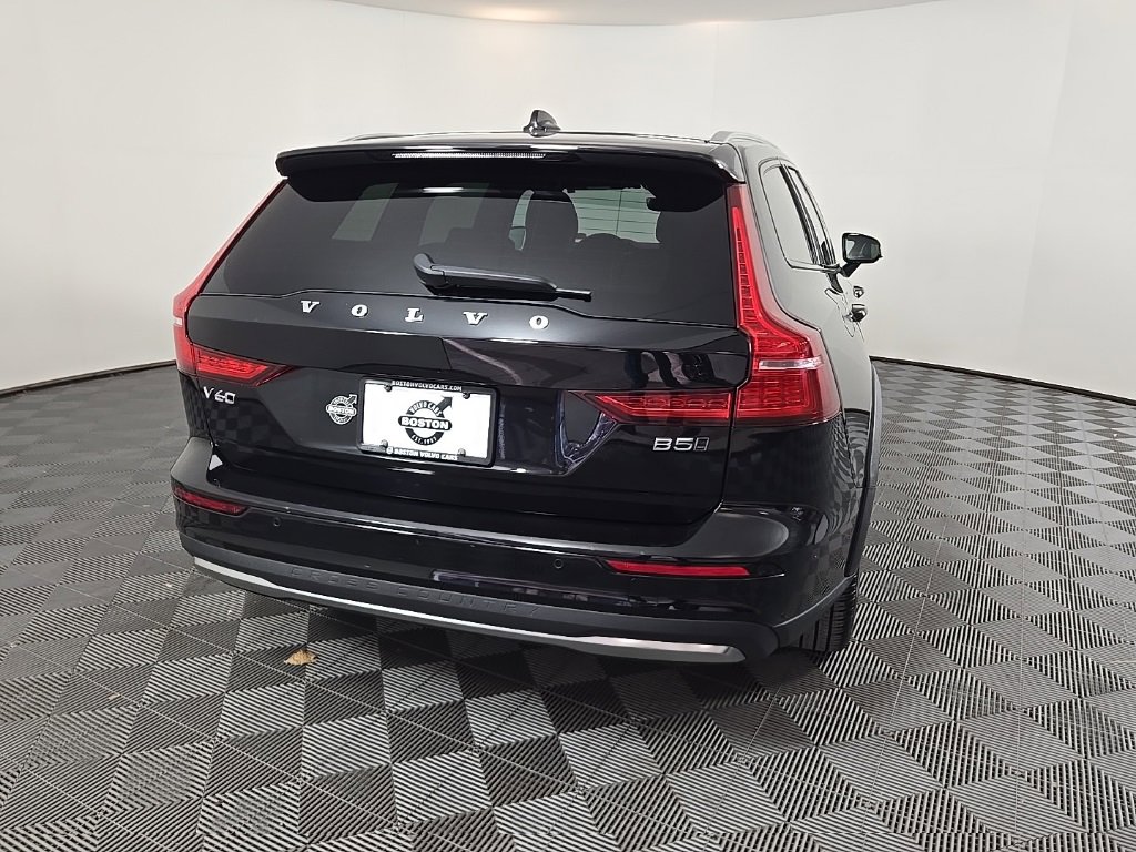 Certified 2025 Volvo V60 B5 Cross Country Plus image 7