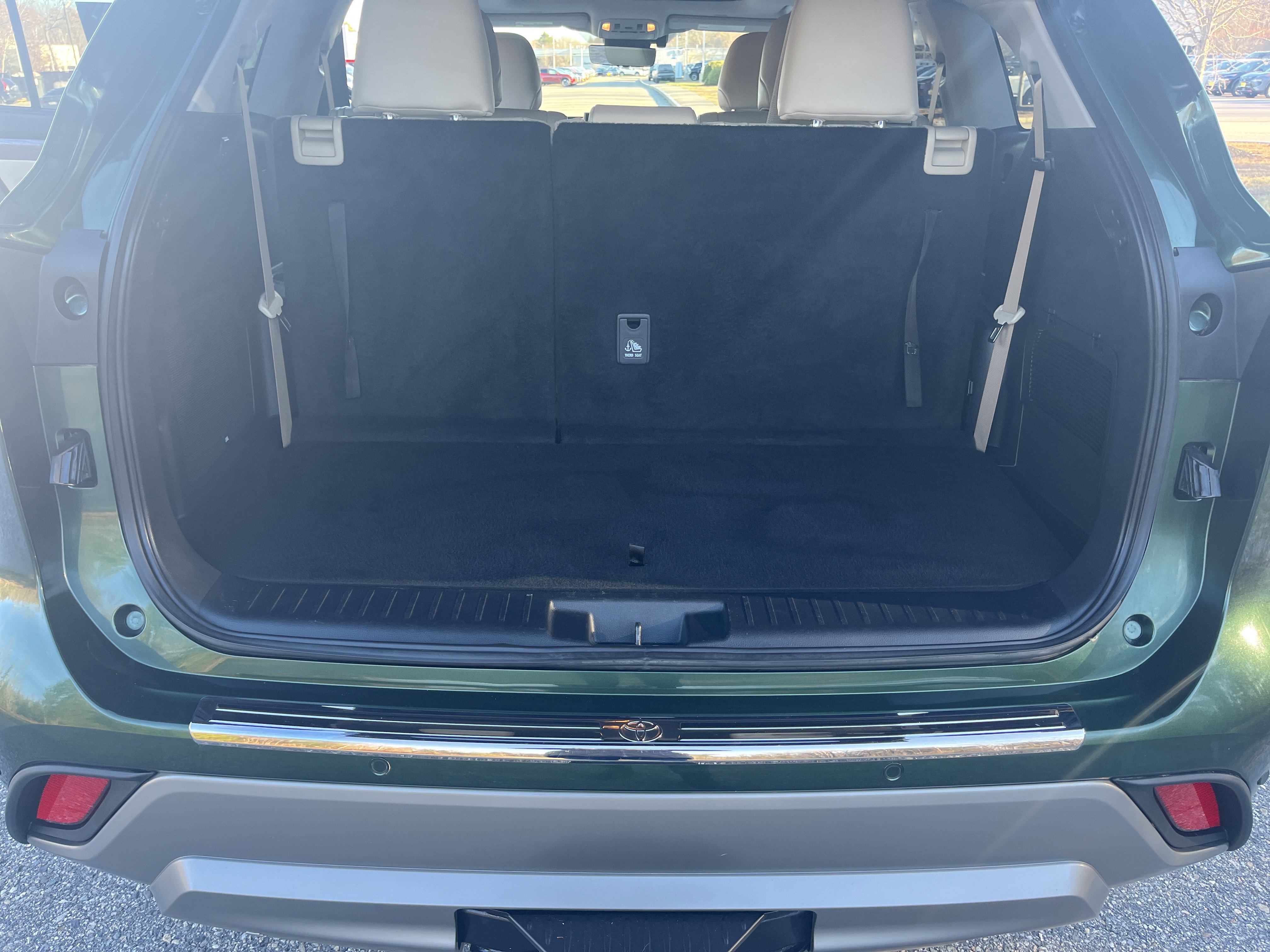 Used 2024 Toyota Highlander Platinum image 18