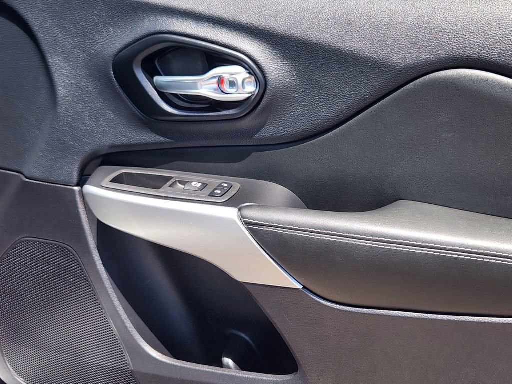 Used 2022 Jeep Cherokee Latitude image 19