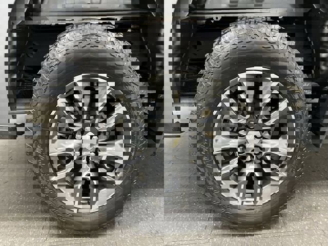 Certified 2023 Chevrolet Silverado 1500 LT w/ Z71 Off-Road Package AWD/4WD image 31