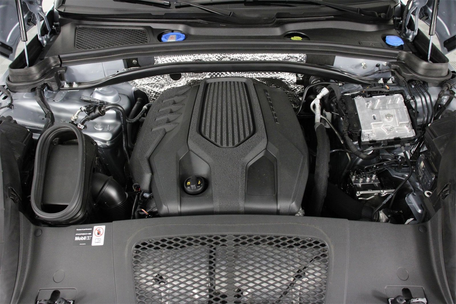 Used 2025 Porsche Macan image 26