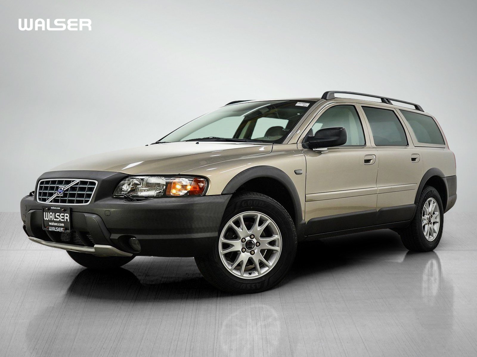 Used 2004 Volvo XC70 AWD/4WD image 1