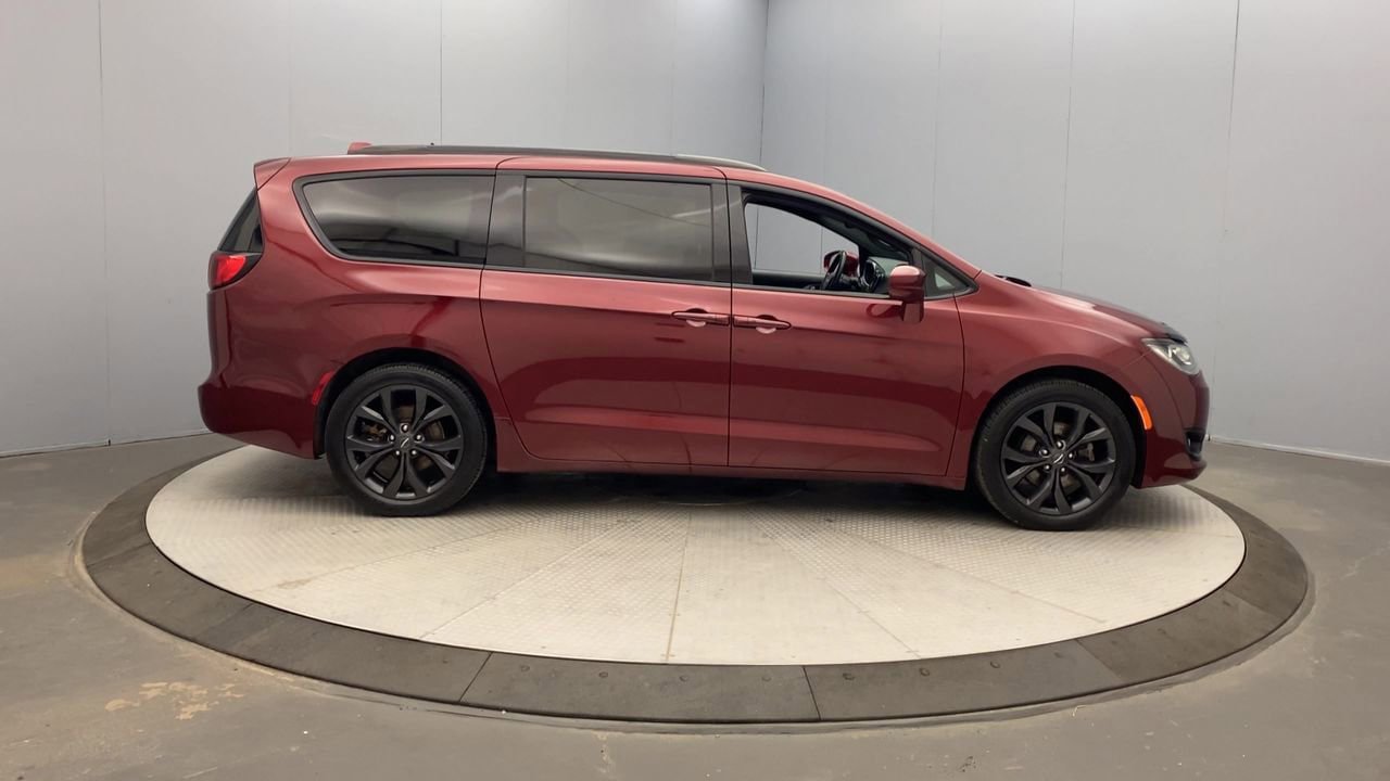 Used 2020 Chrysler Pacifica Touring-L w/ S Appearance Package FWD image 6