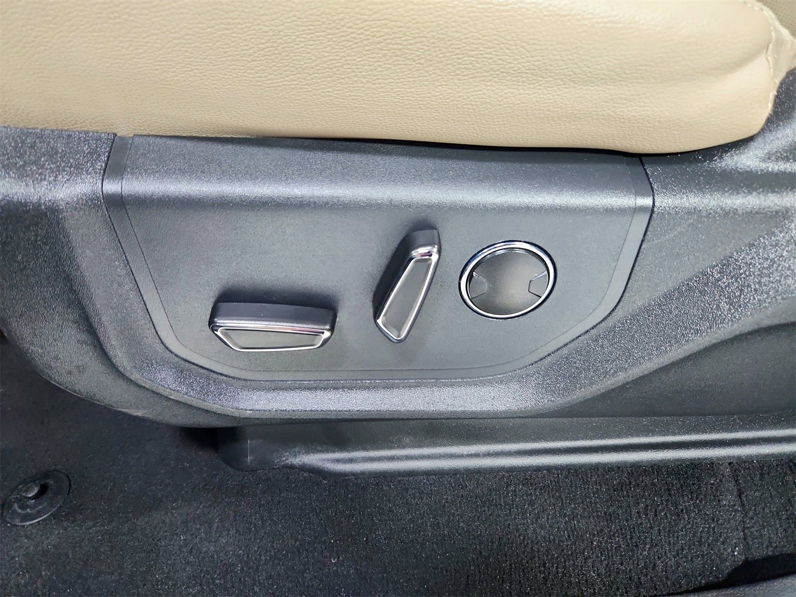 Used 2024 Ford Expedition Limited image 20