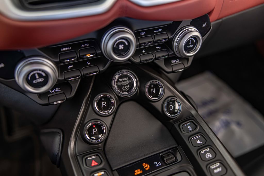 Used 2023 Aston Martin V8 Vantage Coupe image 27
