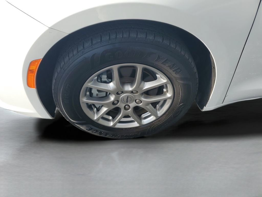 Used 2021 Chrysler Pacifica Touring image 26
